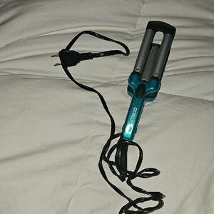 CONAIR mini Crimper Hair Tool!! Works Amazing And Like New Condition